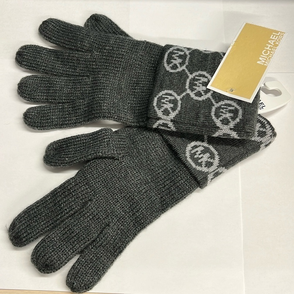 MICHAEL Michael Kors Gray Logo Winter Gloves - New with Tags